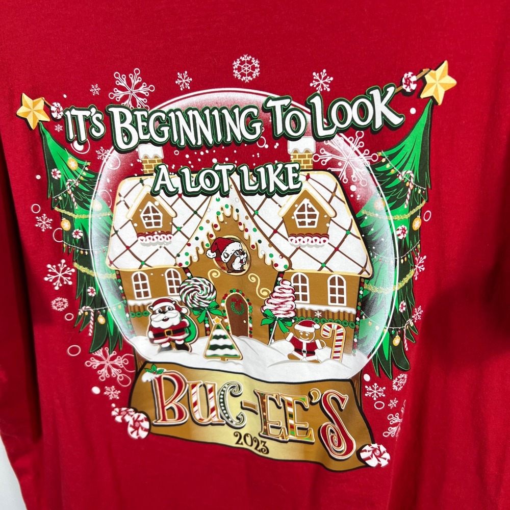 Buc-ee's 2023 Christmas Red Graphic T-Shirt XL Gingerbread Snow Globe Mascot